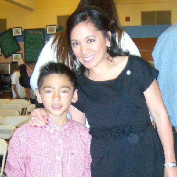 Meet your Posher, Lois - Picture 1 of 1